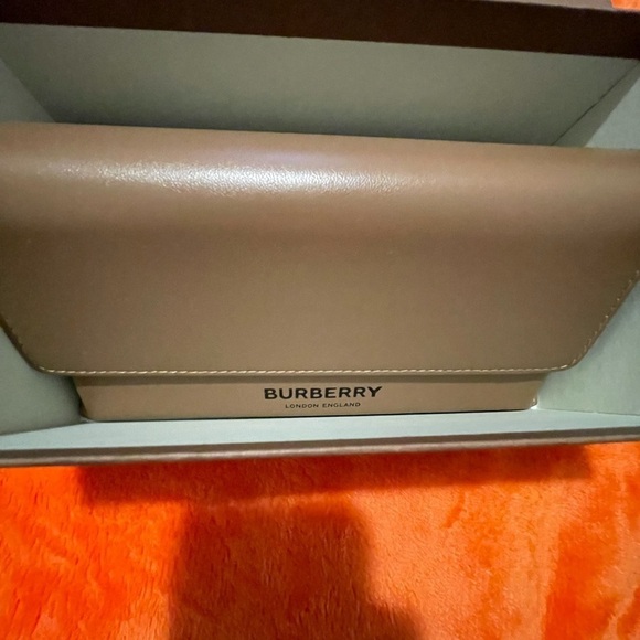 Burberry Novacheck sunglasses - Picture 3 of 9